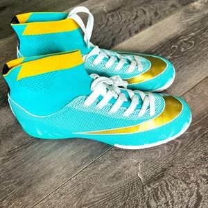 Nike Boys Indoor Soccer Shoes Size 5